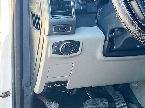 Used 2022 Ford F250 XLT w/ XLT Premium Package AWD/4WD image 10