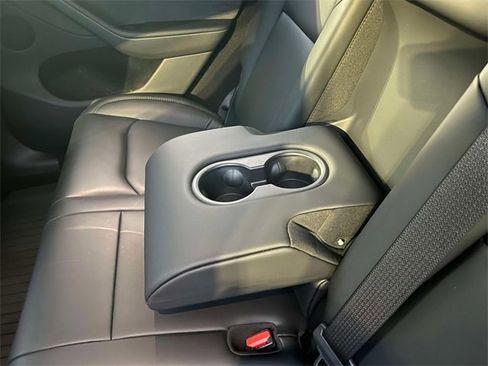 Used 2024 Tesla Model Y Performance image 17