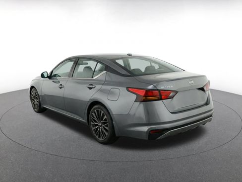 Used 2025 Nissan Altima 2.5 SV FWD image 7