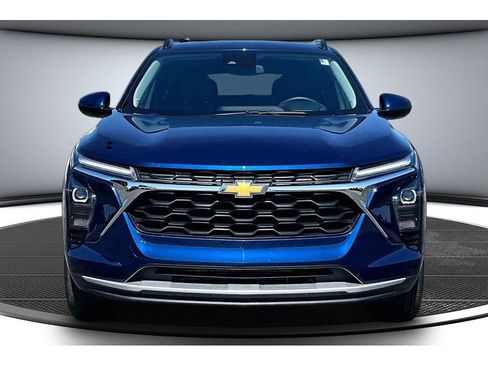 Used 2024 Chevrolet Trax LT w/ LT Convenience Package FWD image 4