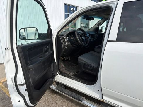 Used 2014 RAM 1500 ST w/ SXT Appearance Group AWD/4WD image 11