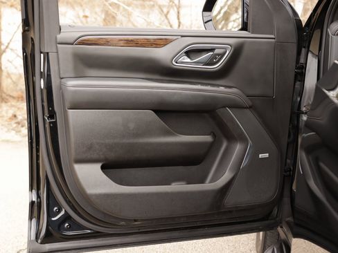 Used 2021 Chevrolet Tahoe Premier w/ Premium Package image 27