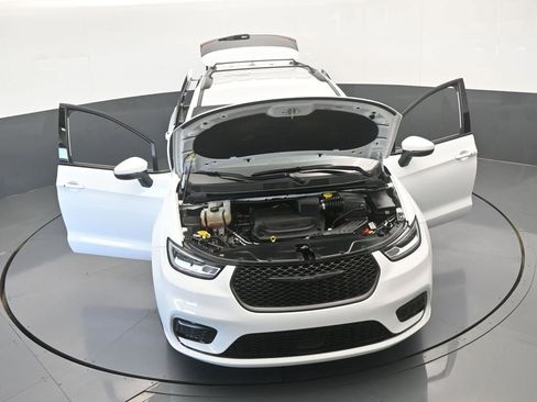 Used 2023 Chrysler Pacifica Touring-L w/ S Appearance Package image 74