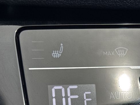 Certified 2025 Volkswagen Jetta SE w/ Sunroof Package image 15