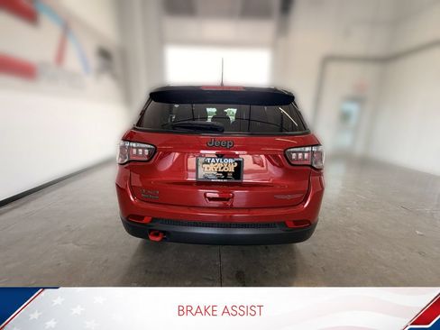 Used 2025 Jeep Compass Trailhawk AWD/4WD image 7