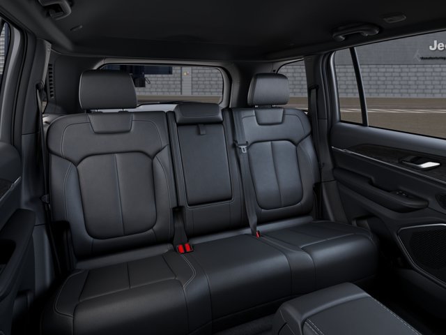 New 2027 Jeep Grand Cherokee Limited RWD image 15