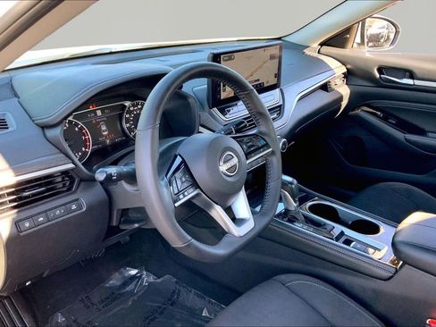 Used 2023 Nissan Altima 2.5 SV w/ SV Premium Package image 12