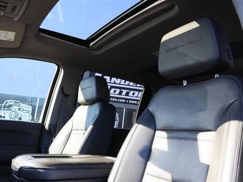 Used 2022 GMC Sierra 3500 Denali AWD/4WD image 17