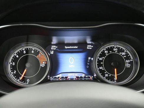 Used 2022 Jeep Cherokee Trailhawk image 8