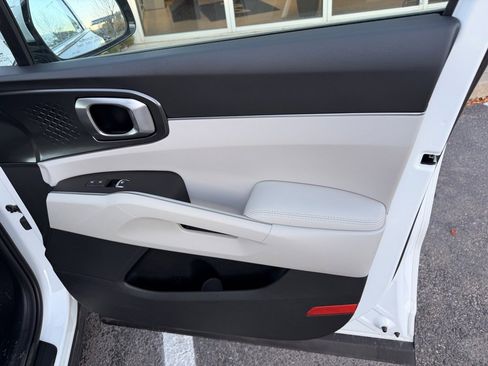 New 2025 Kia Sorento EX image 10