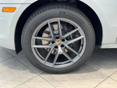 Certified 2025 Porsche Macan Turbo image 29