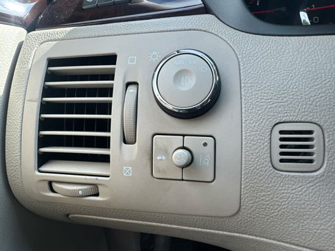 Used 2008 Cadillac DTS image 26