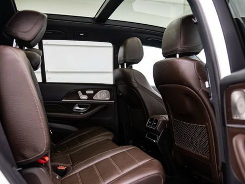 Used 2022 Mercedes-Benz GLS 450 4MATIC image 16