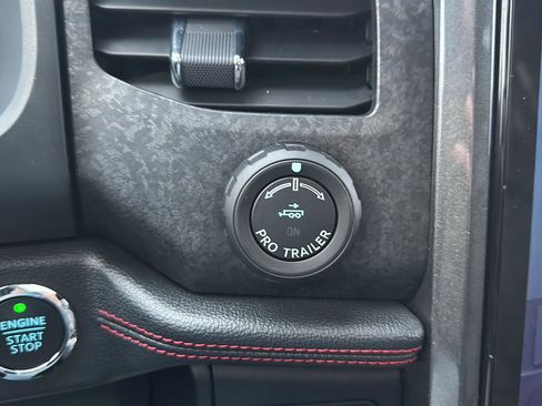 Used 2024 Ford Expedition Limited image 34