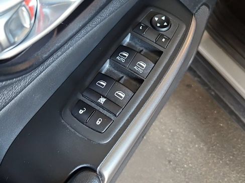 Used 2021 Jeep Cherokee Latitude Plus AWD/4WD image 24