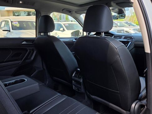 Used 2023 Volkswagen Tiguan SE w/ Panoramic Sunroof Package image 50