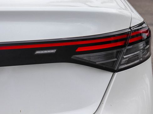 Used 2024 Honda Accord EX image 9