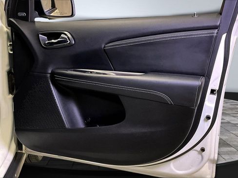 Used 2018 Dodge Journey Crossroad w/ Driver Convenience Group image 28