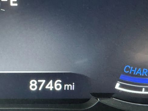 Used 2024 Genesis Electrified GV70 image 34