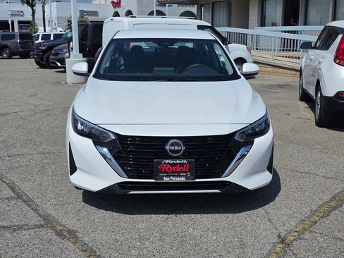 Used 2025 Nissan Sentra SV FWD image 2