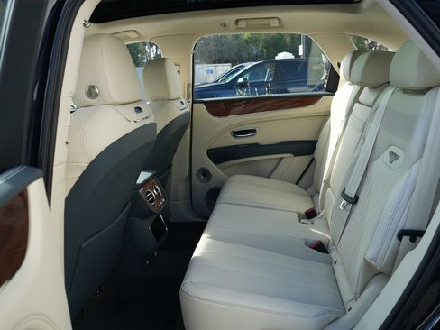 New 2026 Bentley Bentayga image 21
