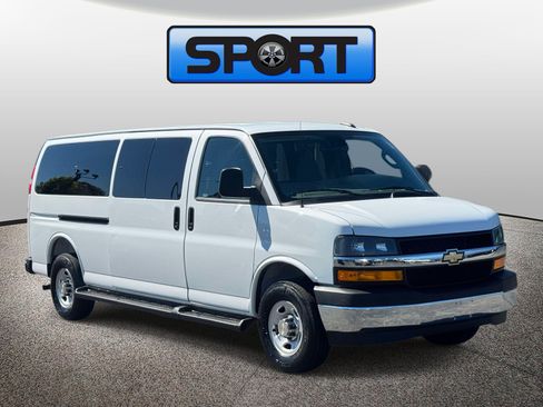 Used 2025 Chevrolet Express 3500 LT w/ LT Preferred Equipment Group RWD image 5