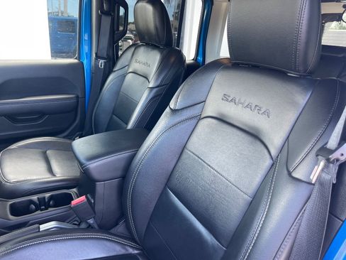 Used 2022 Jeep Wrangler Unlimited Sahara AWD/4WD image 4