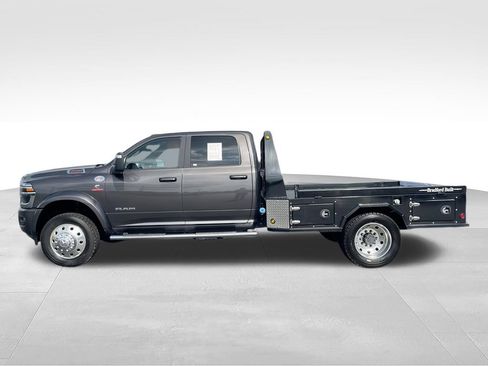 Used 2026 RAM 4500 4x4 Crew Cab DRW w/ Laramie Trim Package image 5