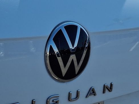 Used 2024 Volkswagen Tiguan SE R-Line AWD/4WD image 31
