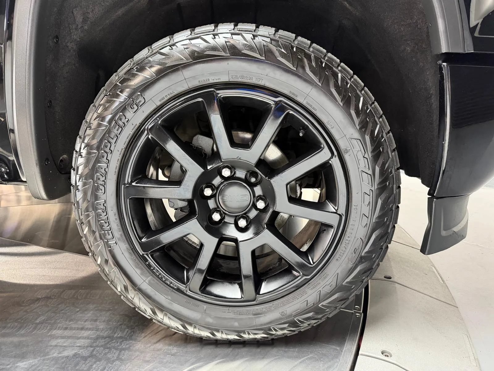 Used 2015 GMC Sierra 1500 Denali w/ Driver Alert Package AWD/4WD image 9