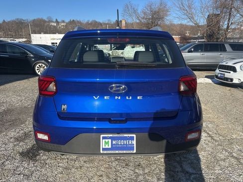 Used 2025 Hyundai Venue Limited image 4