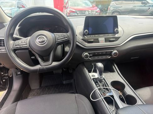 Used 2025 Nissan Altima 2.5 S FWD image 9