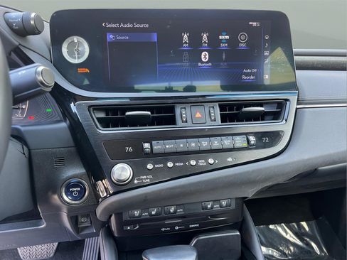 Certified 2022 Lexus ES 300h w/ Premium Package image 29