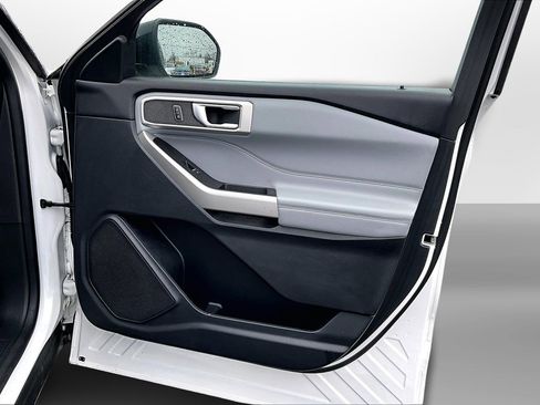 Used 2022 Ford Explorer XLT w/ Equipment Group 202A image 27