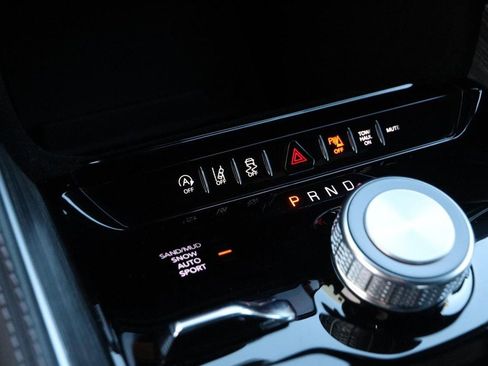 Used 2023 Jeep Wagoneer Series II w/ Flexible Seating Group image 21