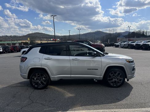 Used 2025 Jeep Compass Limited w/ High Altitude Package AWD/4WD image 4