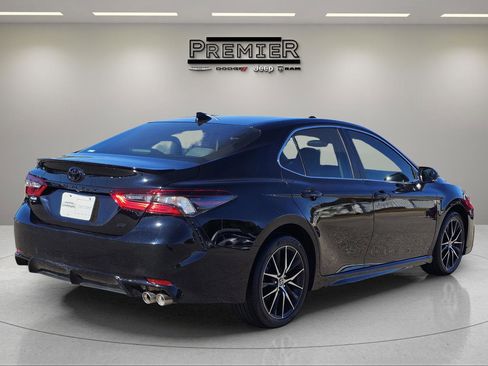 Used 2024 Toyota Camry SE image 8