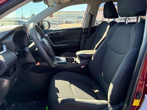 Used 2019 Toyota RAV4 LE image 10