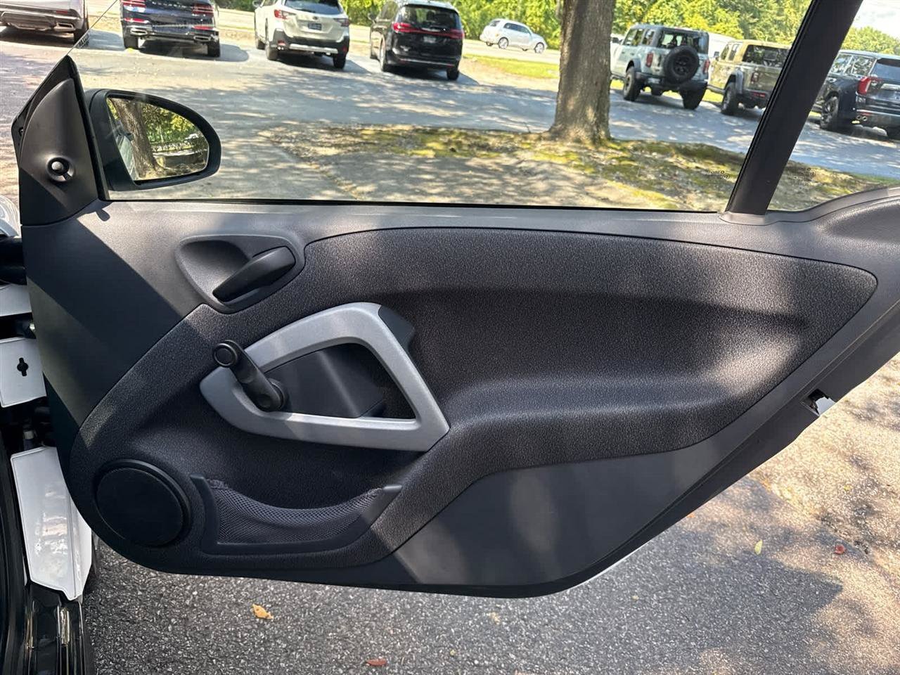 Used 2009 smart fortwo pure RWD image 12