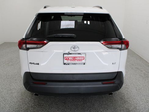 Used 2020 Toyota RAV4 LE FWD image 8
