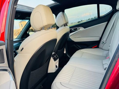 Used 2022 Genesis G70 2.0T w/ Prestige Package RWD image 10