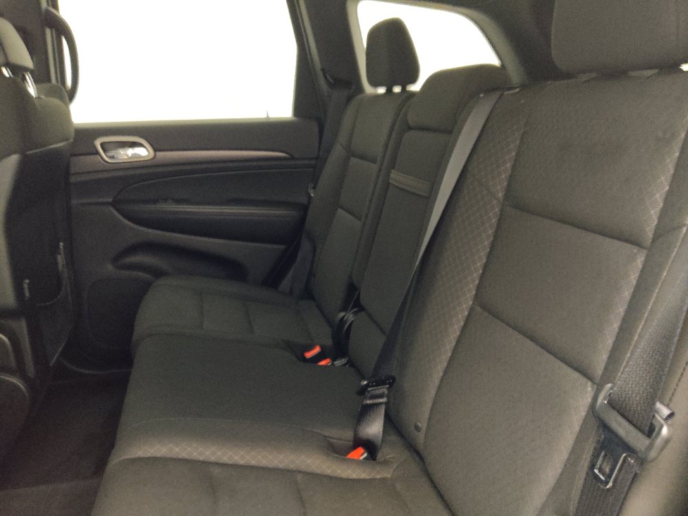 Used 2018 Jeep Grand Cherokee Laredo RWD image 18