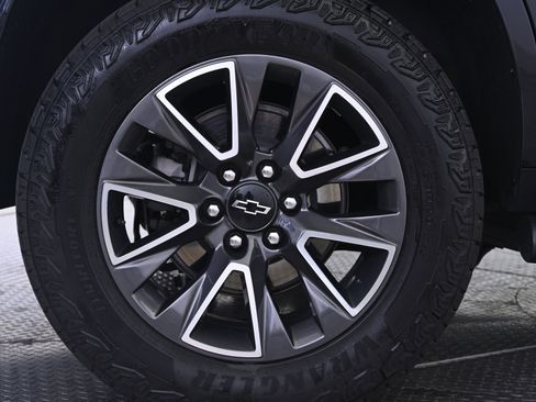 Used 2024 Chevrolet Tahoe Z71 w/ Luxury Package AWD/4WD image 13