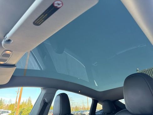 Used 2024 Tesla Model Y Performance image 34