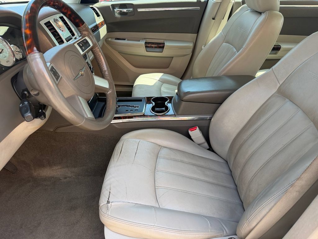 Used 2008 Chrysler 300 C w/ Navigation & Sound Group II RWD image 10