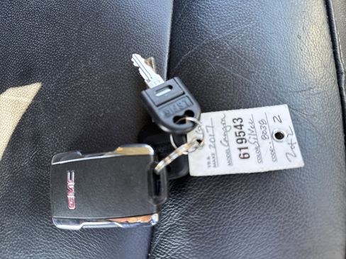 Used 2017 GMC Canyon SLT w/ Driver Alert Package image 23