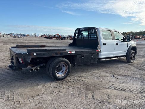Used 2017 Ford F550 4x4 Crew Cab image 3