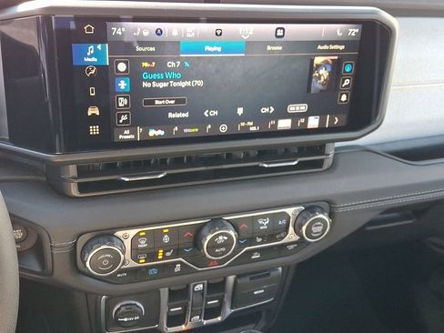 Used 2025 Jeep Wrangler Unlimited Sahara AWD/4WD image 18