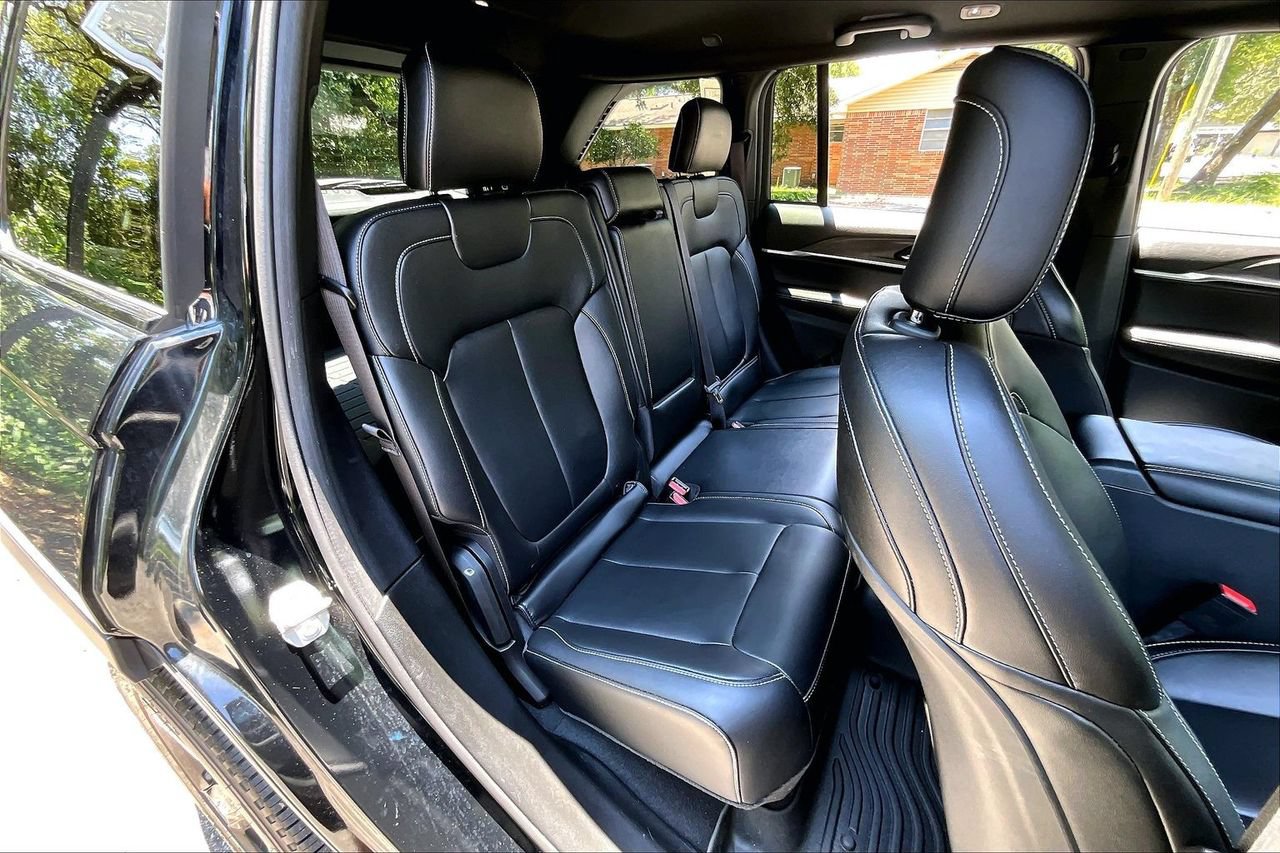 Used 2025 Jeep Grand Cherokee Limited w/ Black Appearance Package RWD image 22