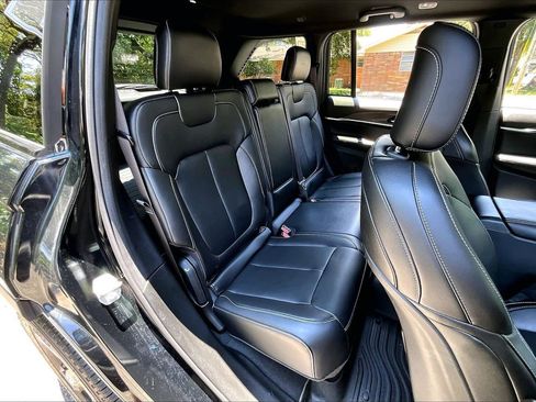 Used 2025 Jeep Grand Cherokee Limited w/ Black Appearance Package RWD image 22